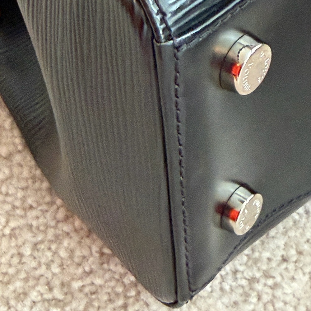 Louis Vuitton Black Electric Epi Brea MM - Picture 11 of 14